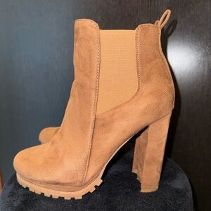Women’s Suede Platform Ankle Boot